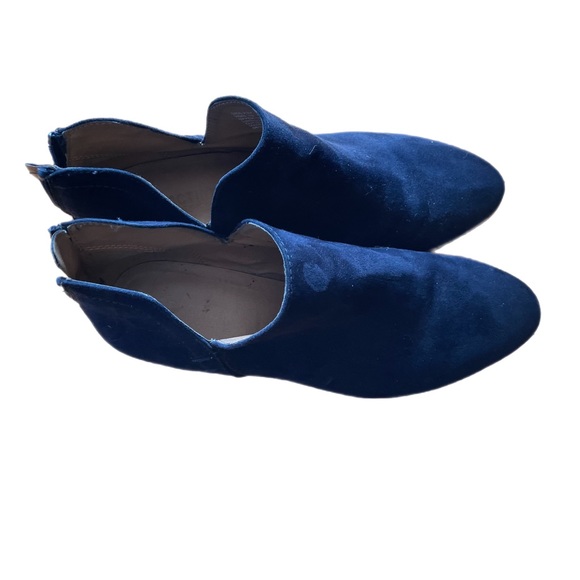Beautiful blue suede size 8 Kenneth Cole Reaction booties, ankle boots. - Picture 2 of 7
